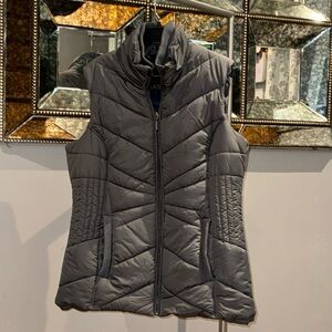 Weatherproof brand women’s grey puffer vest size 1X